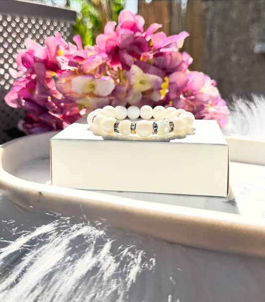 Balts ahāts un kristālstikls